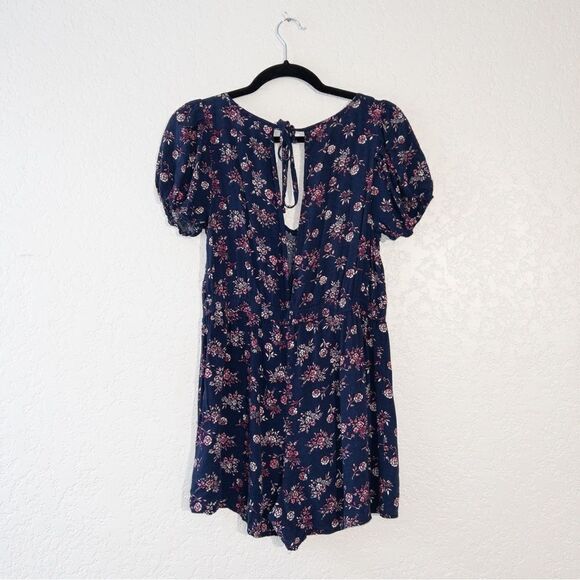 Louna‎ Navy Blue Floral Puff Sleeve Romper Size Large - Picture 7 of 8